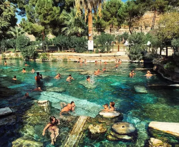 Cleopatra thermal pool — Pamukkale, Türkiye